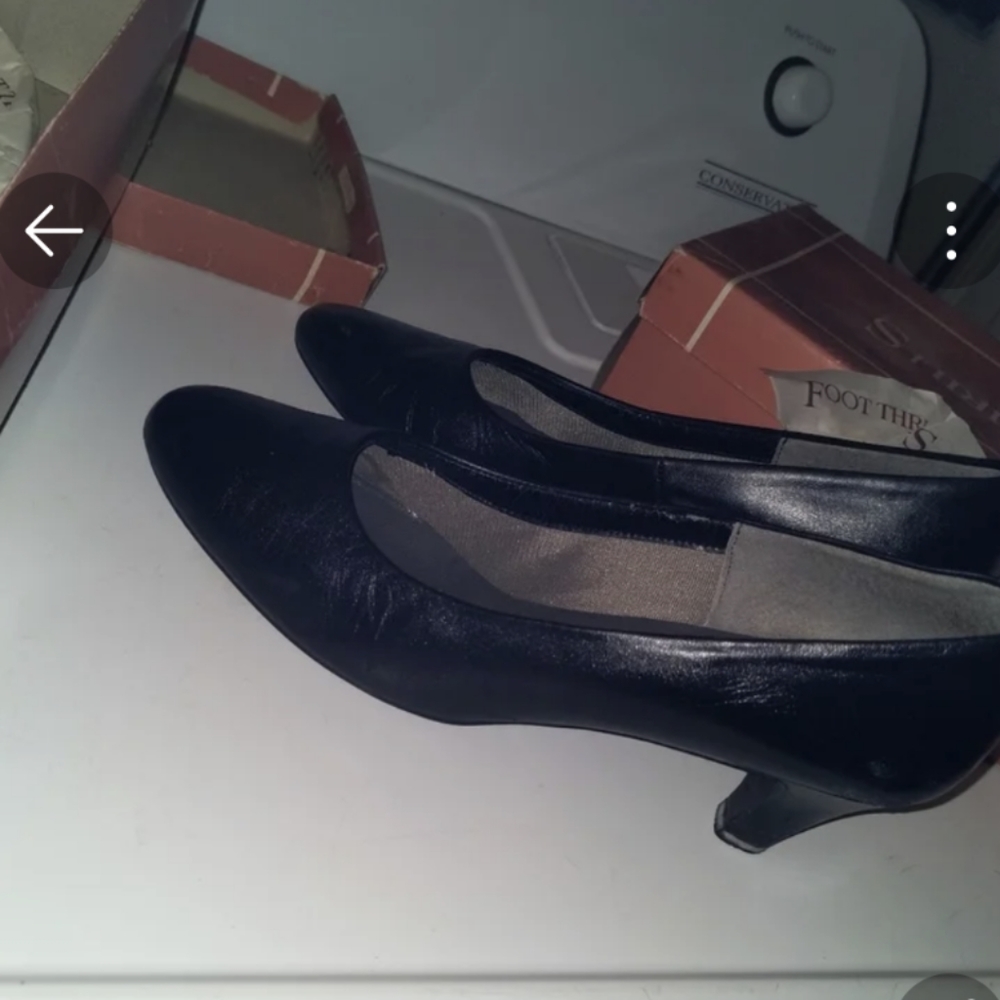 Ladies pumps